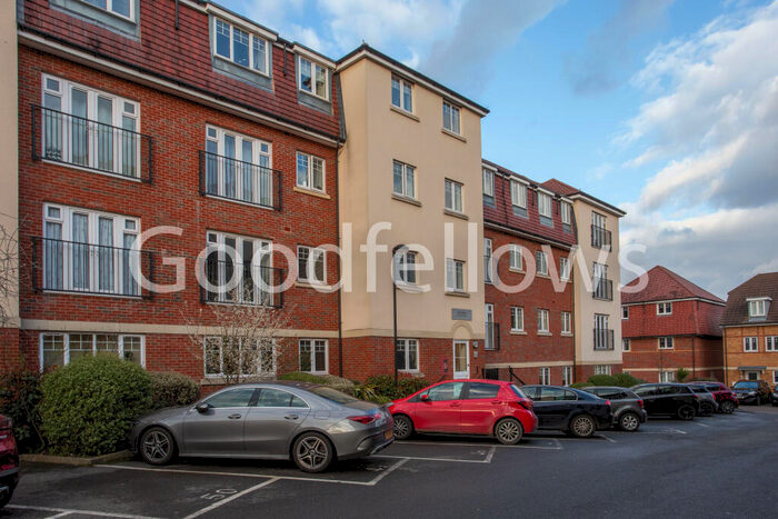 2 Bedroom Apartment To Rent In Schoolgate Drive, Morden, Surrey, SM4