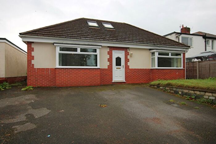3 Bedroom Bungalow To Rent In East Lancashire Road, Blackburn, BB1