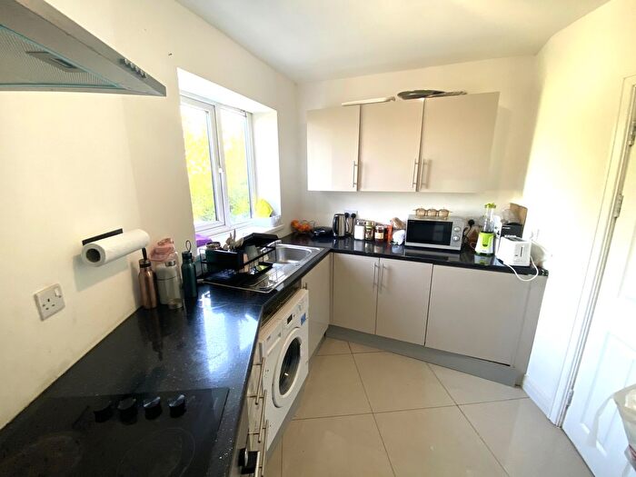 2 Bedroom Flat To Rent In North Clive Street, Cardiff, CF11