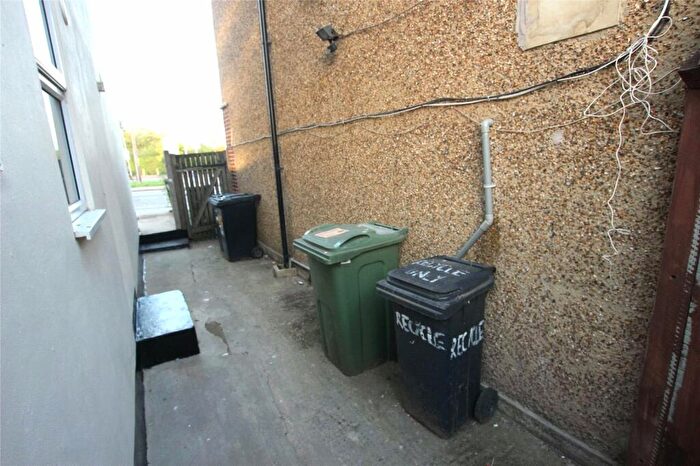 Semi-Detached House To Rent In Tomswood Hill, Ilford, IG6