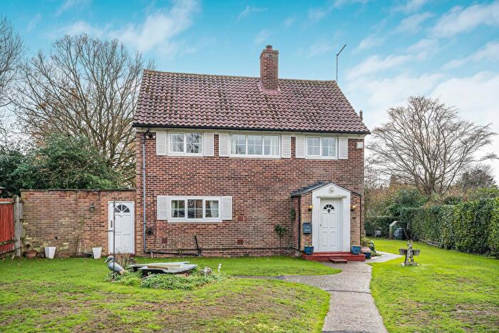 3 Bedroom Detached House For Sale In Beehive Green, Welwyn Garden City, AL7