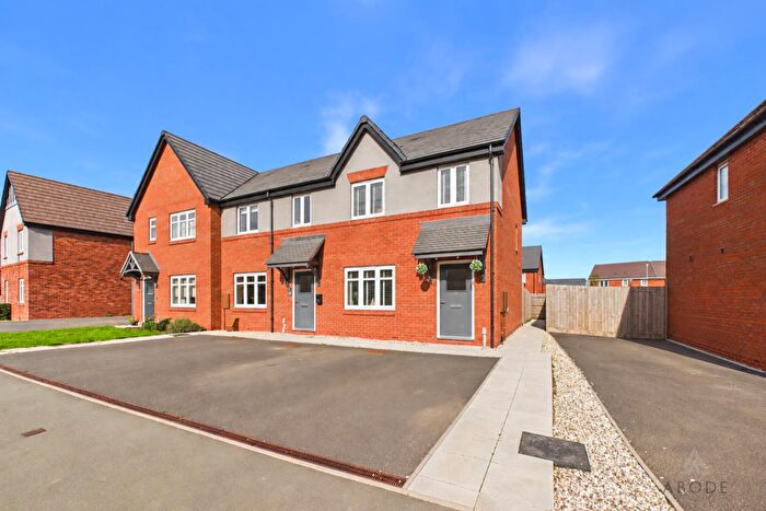 3 Bedroom End Of Terrace House For Sale In Greenways Road, DE13