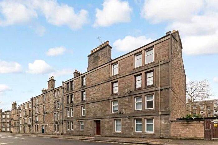2 Bedroom Flat To Rent In Baldovan Terrace, Dundee, DD4