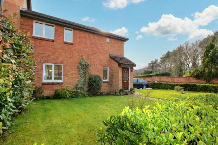 3 Bedroom Terraced House To Rent In Woking, GU22