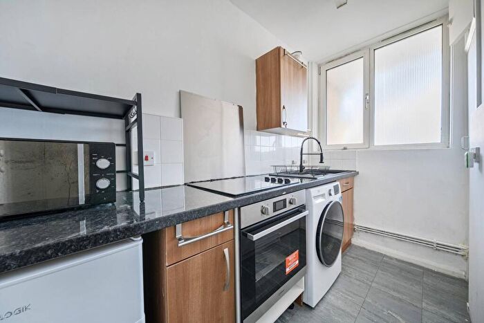 Studio To Rent In Stepney Way, Stepney, London, E1