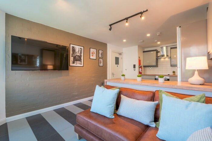 5 Bedroom Block Of Apartments To Rent In Eskdale Terrace, Newcastle Upon Tyne, NE2