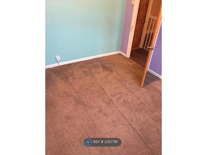 2 Bedroom End Of Terrace House To Rent In Dagenham, Dagenham, RM9