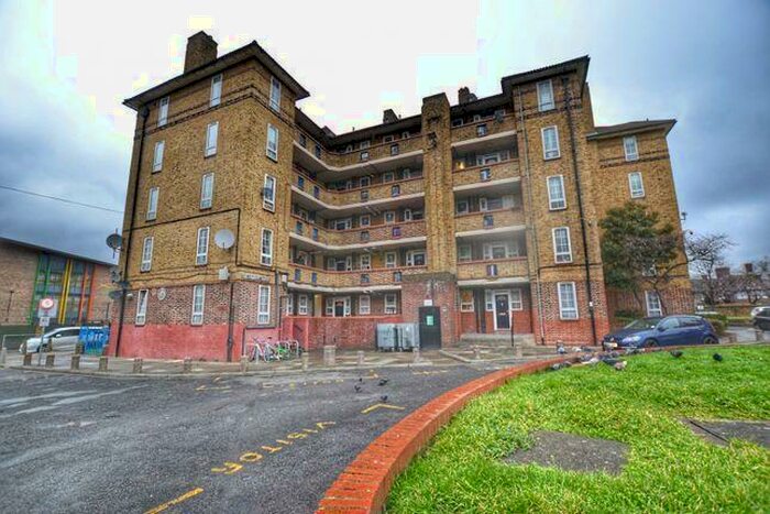 2 Bedroom Flat To Rent In Wigram House, Wades Place, Canary Wharf, Poplar, West India Quay, London, E14