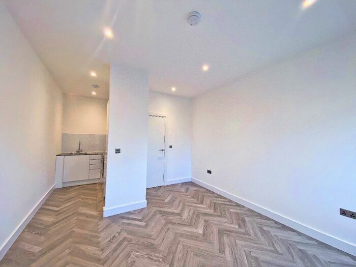 1 Bedroom Flat To Rent In Redfields Lane, Church Crookham, Fleet, GU52