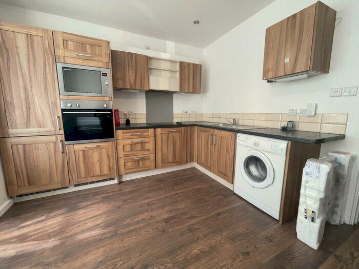 1 Bedroom Apartment To Rent In Markham Avenue, Leeds, West Yorkshire, LS8