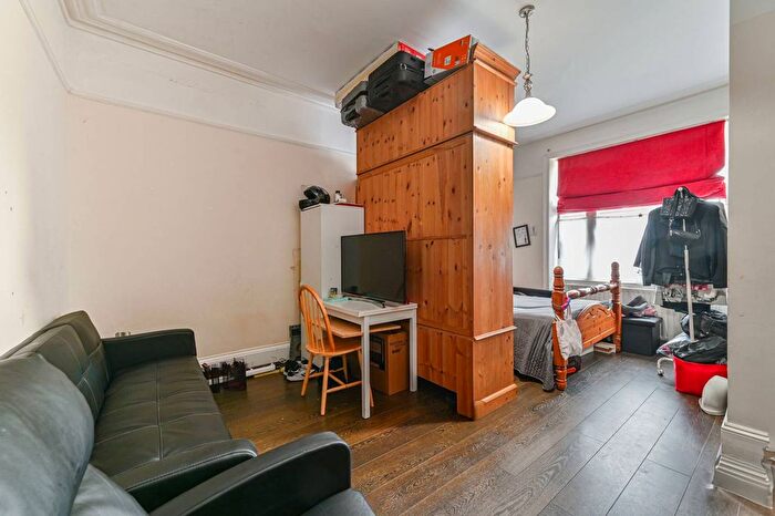 3 Bedroom Flat To Rent In Mount Ephraim Road, Streatham Hill, London, SW16