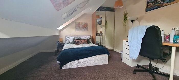 6 Bedroom Semi-Detached House To Rent In Allington Avenue, Nottingham, NG7