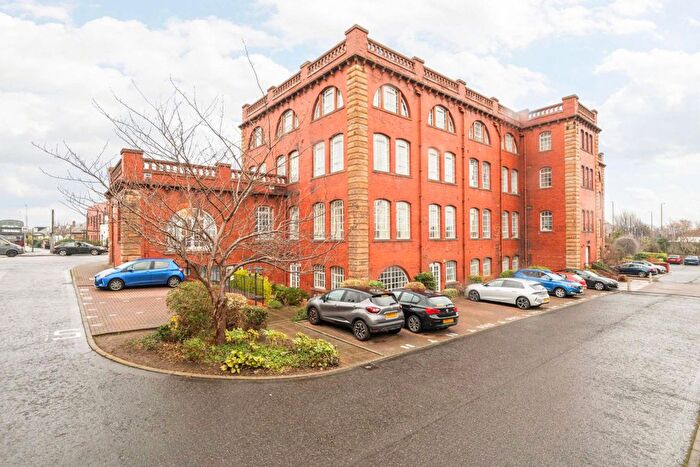 2 Bedroom Flat For Sale In Inchview Terrace, Edinburgh, EH7