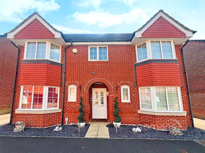 4 Bedroom Detached House For Sale In Woodland Walk, Aldershot, Hampshire, GU12