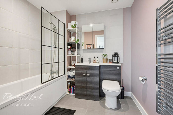 1 Bedroom Apartment For Sale In Hillreach, Woolwich, SE18