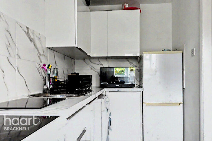 1 Bedroom Apartment For Sale In Kilmington Close, Bracknell, RG12