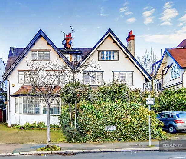 5 Bedroom Semi-Detached House To Rent In Hodford Road, Golders Green, NW11