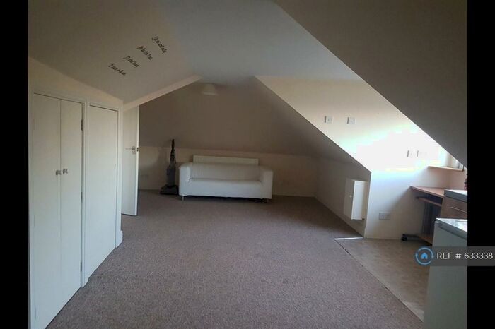 Studio To Rent In Avenue, Luton, LU4