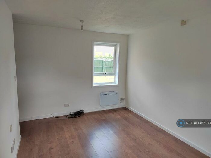 Studio To Rent In Bramber Court, Slough, SL1
