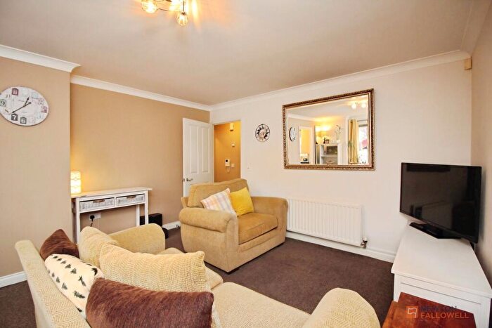 2 Bedroom Flat For Sale In Peggs Close, Leicester, LE9