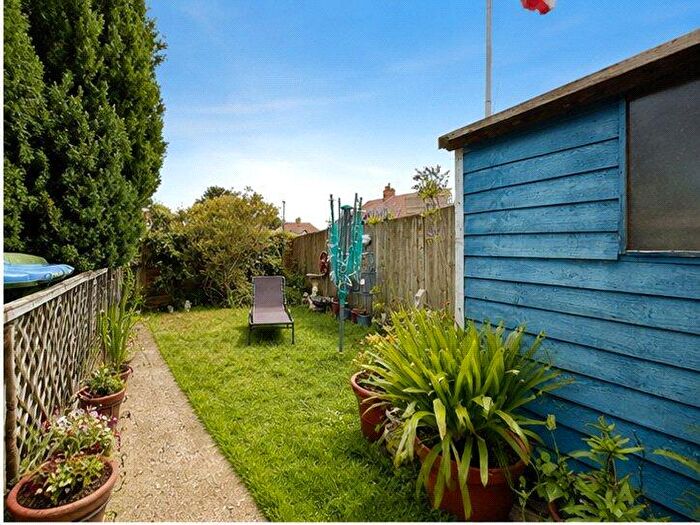 3 Bedroom Maisonette For Sale In Gregory Crescent, London, SE9