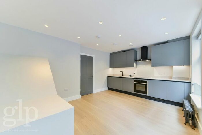 1 Bedroom Flat To Rent In Berwick Street, London, Greater London, W1F