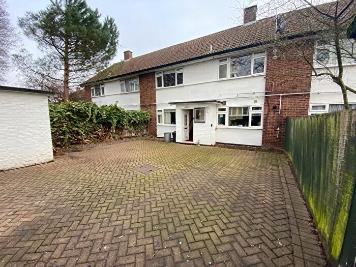 2 Bedroom Flat To Rent In Southbourne Gardens, Ruislip, HA4