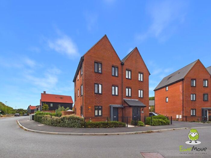 3 Bedroom Town House For Sale In Linseed Way, Basingstoke, Hampshire, RG23