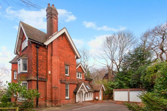 3 Bedroom Flat To Rent In Mount Harry Road, Sevenoaks, TN13