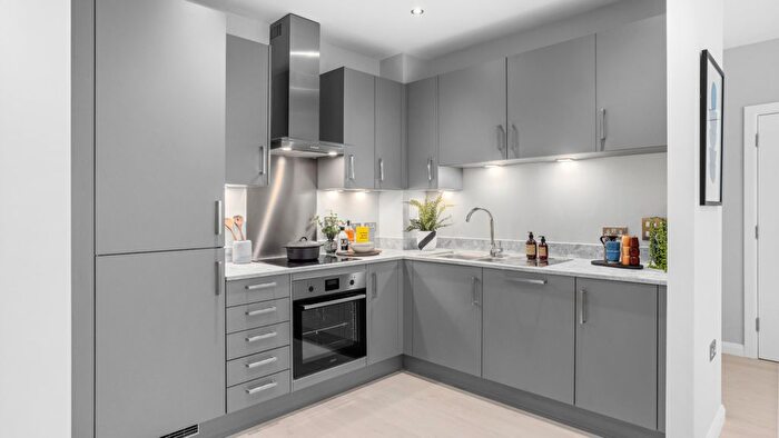 1 Bedroom Flat To Rent In Fielders Crescent, IG11