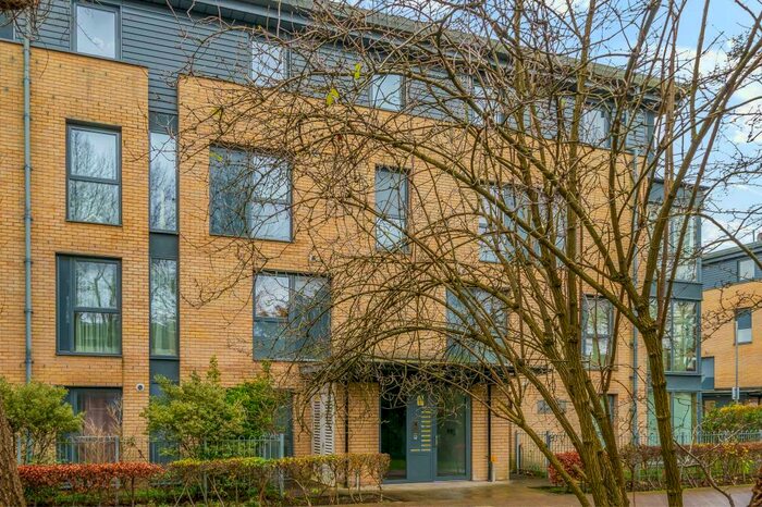 2 Bedroom Apartment To Rent In Stanmore, Harrow, HA7