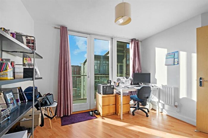 2 Bedroom Apartment For Sale In Wheeleys Lane, Birmingham, B15