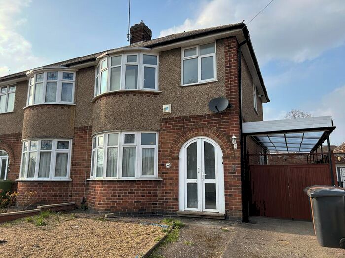 3 Bedroom House To Rent In Third Avenue, Wellingborough, NN8