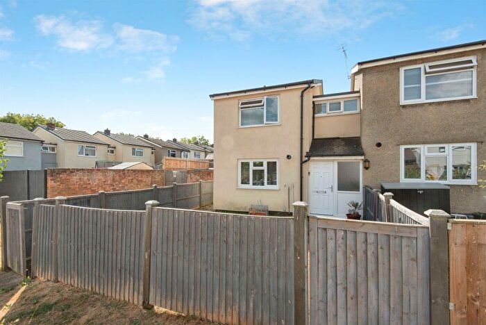 2 Bedroom End Of Terrace House For Sale In The Paddocks, Stevenage, SG2