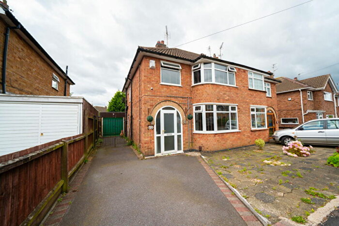 3 Bedroom Semi-Detached House To Rent In Briargate Drive, Birstall, Leicester, LE4
