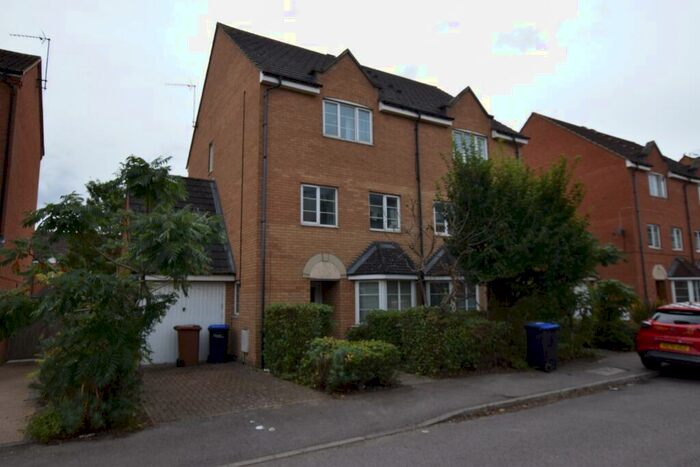 6 Bedroom Semi-Detached House To Rent In West Cotton Close, Far Cotton, Northampton, NN4