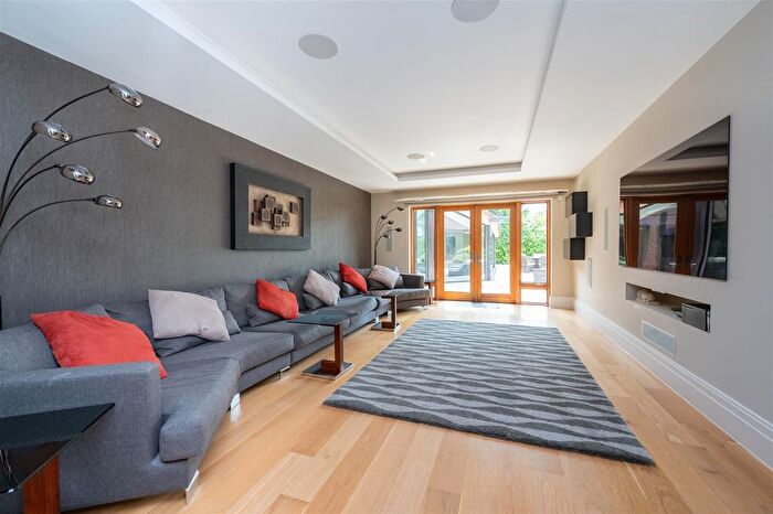 8 Bedroom Detached House To Rent In Keymer Road, Burgess Hill, RH15