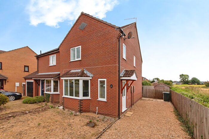 3 Bedroom Semi-Detached House For Sale In Castle View, Tattershall, Lincoln, LN4