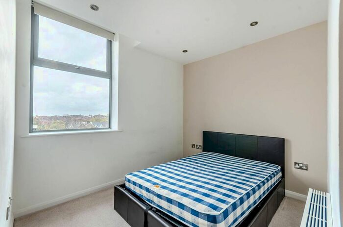 1 Bedroom Flat To Rent In Streatham High Road, Streatham Hill, London, SW16