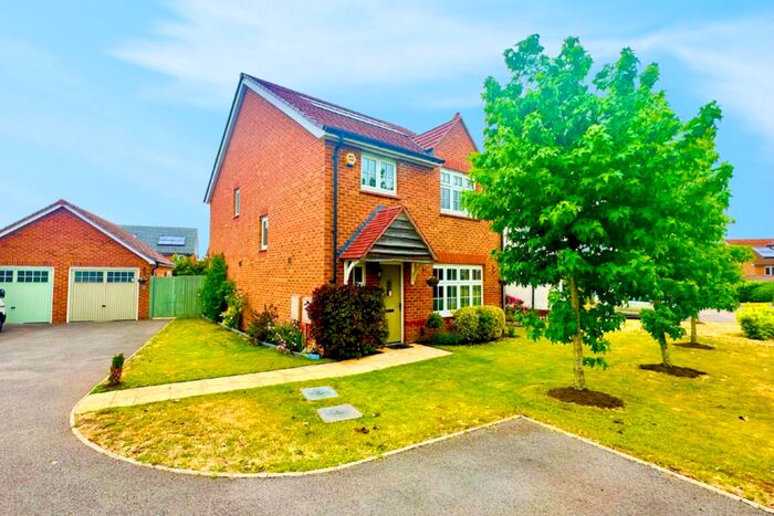 4 Bedroom Semi-Detached House To Rent In Gemini Road, Woodley, Reading, Berkshire, RG5