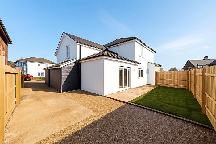 2 Bedroom Semi Detached House To Rent In Brighton Road, Horley, RH6