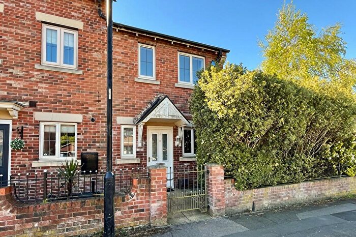 2 Bedroom End Of Terrace House For Sale In Field View, Edlington, Doncaster, DN12