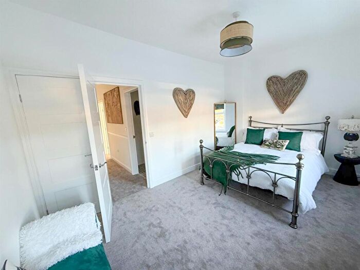 3 Bedroom Terraced House For Sale In Wesley Place, Silsden, BD20