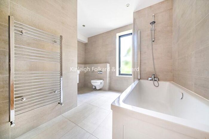 2 Bedroom Apartment To Rent In Bickley Park Road Bromley, BR1