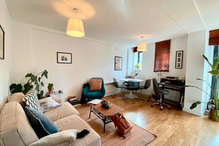 1 Bedroom Flat To Rent In Comber Grove, Camberwell, SE5