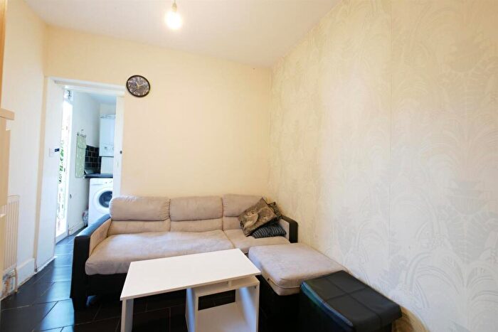 2 Bedroom Apartment To Rent In Kingston Road, Ilford, IG1