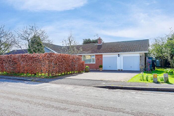 3 Bedroom Detached Bungalow For Sale In Lime Tree Gardens, Lowdham, NG14