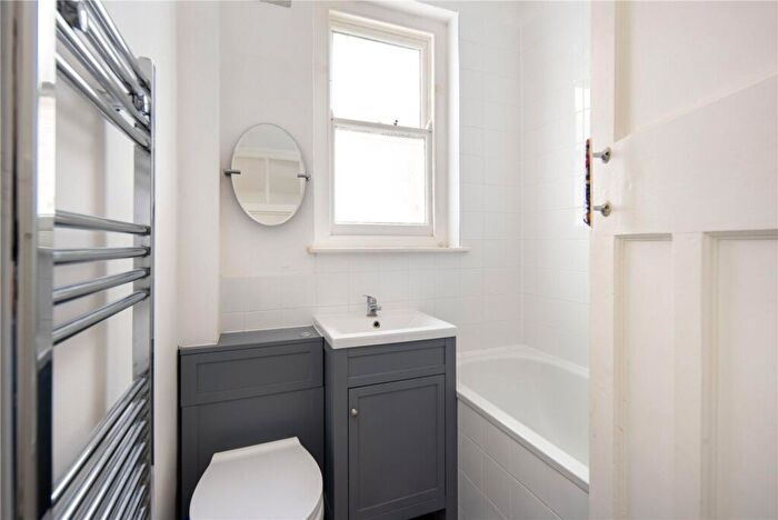 2 Bedroom Flat For Sale In Cavell Street, London, E1