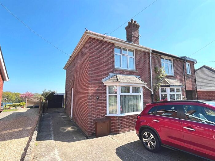 3 Bedroom Semi-Detached House For Sale In Cowes Road, Newport, PO30