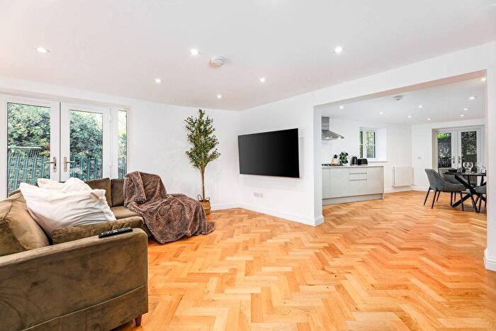 4 Bedroom Property To Rent In Crofton Road, Camberwell, London, SE5